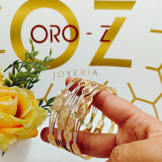 Elegant women’s jewelry in gold