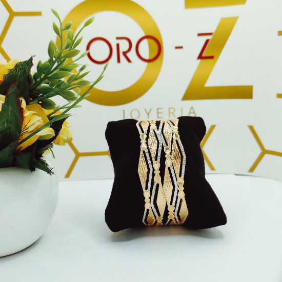 Quaint Design Gold Bangles
