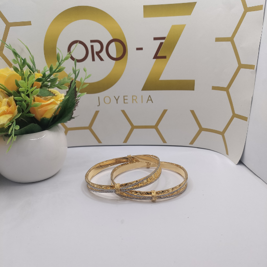 Gold Bangle with Wire Work