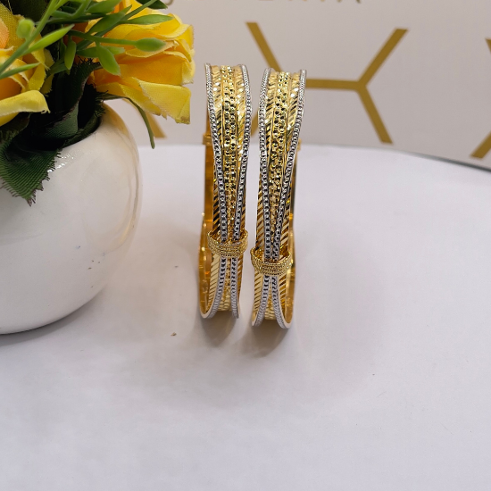 Stylish everyday gold bangle