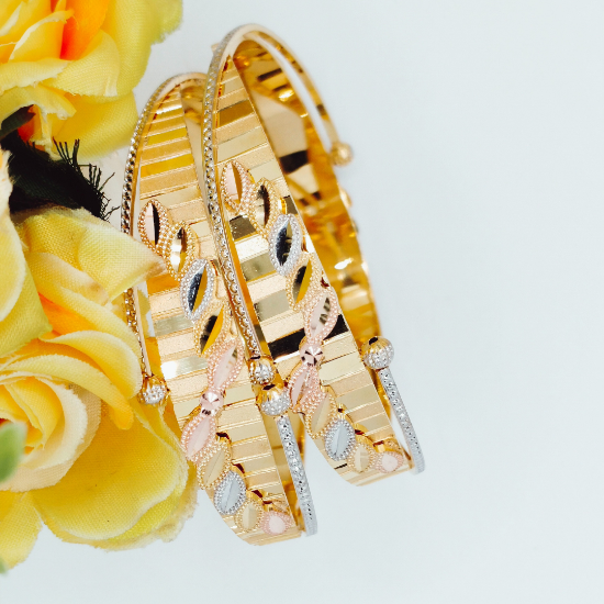 Stylish leaf motif bangles