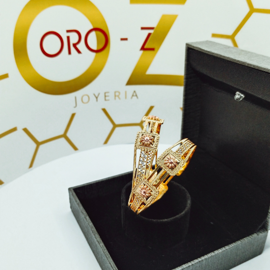 Picture of New London Radiant Motif Gold CNC Bangles