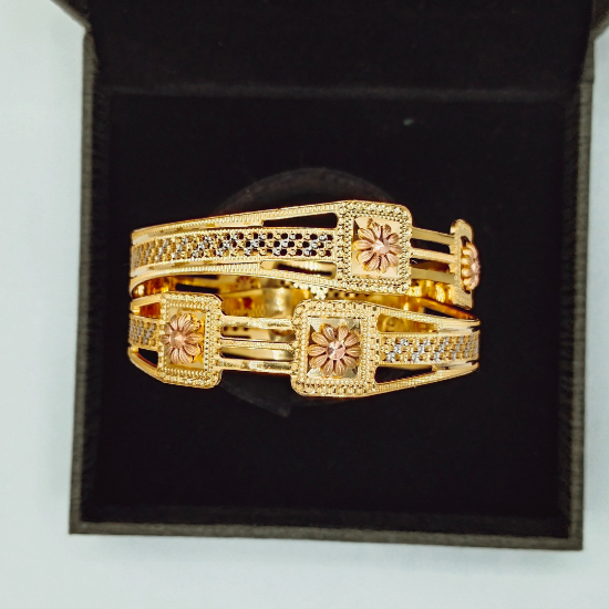 Picture of New London Radiant Motif Gold CNC Bangles