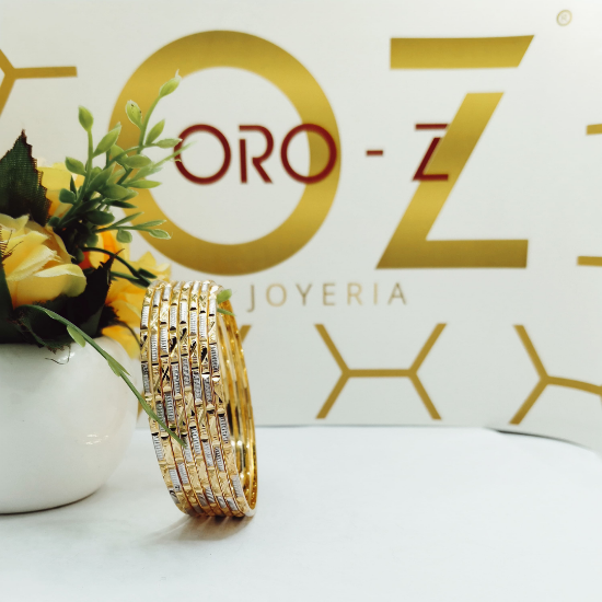 Kanas pattern gold bangles