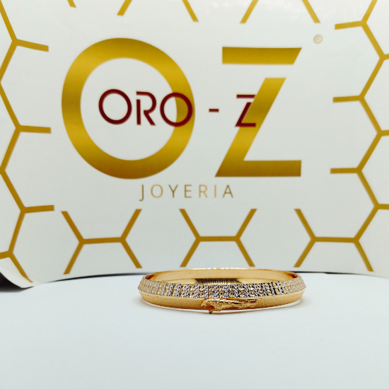 Trending women’s gold bracelet 2025