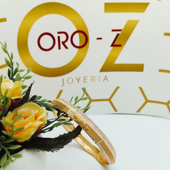 Minimalist gold plated bracelet